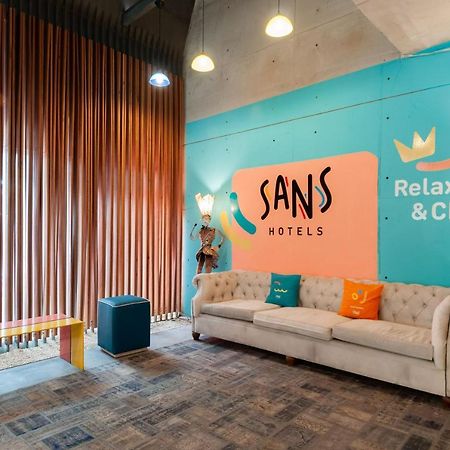 Sans Hotel Finest Medan Exterior foto