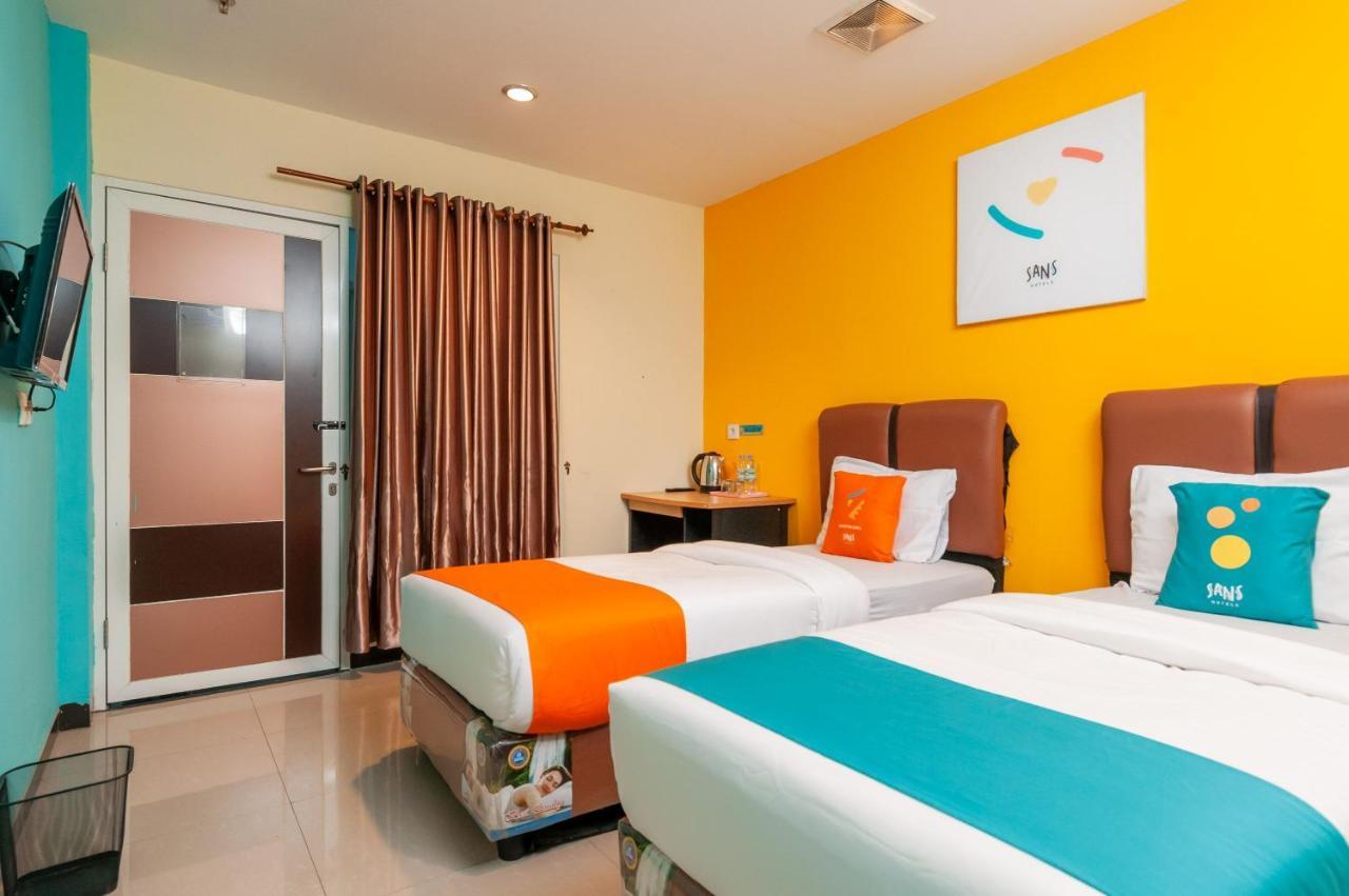 Sans Hotel Finest Medan Exterior foto