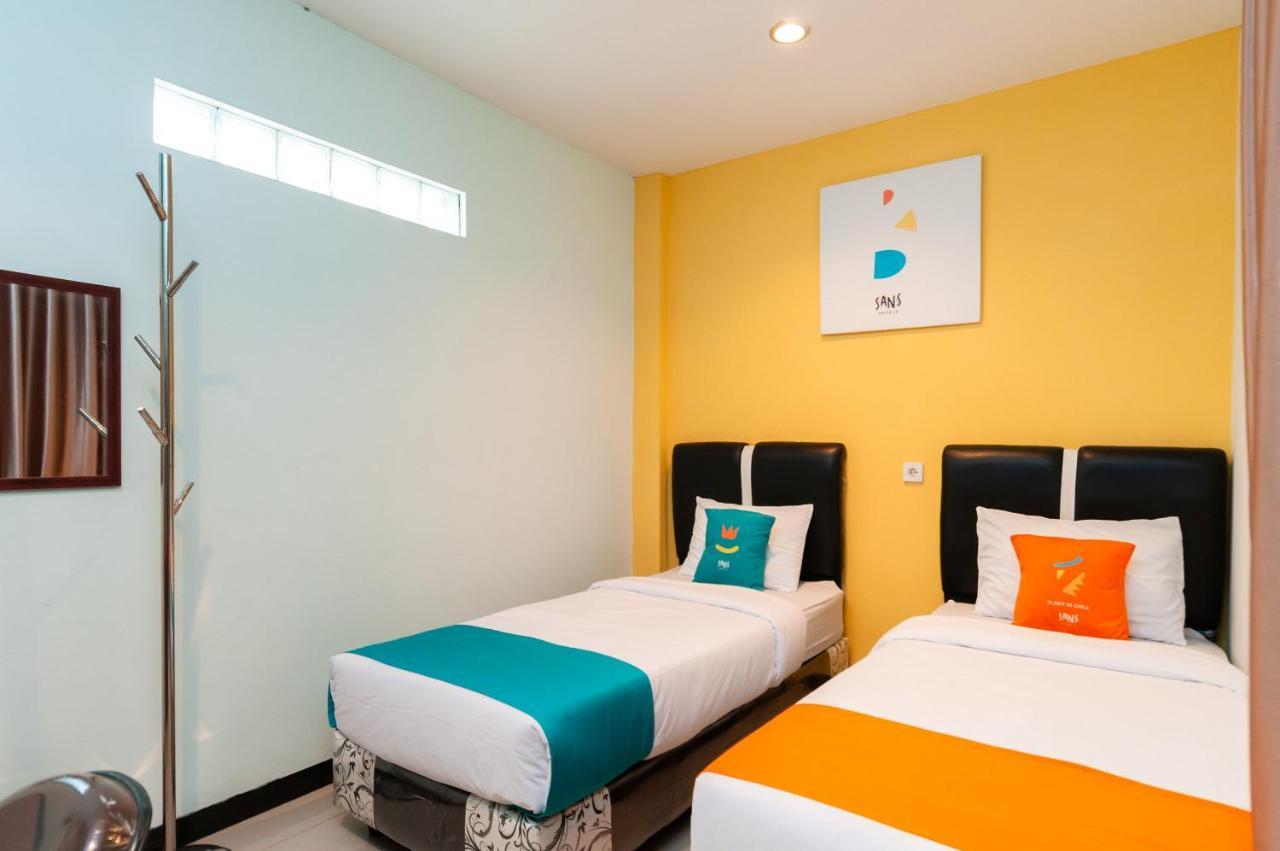 Sans Hotel Finest Medan Exterior foto